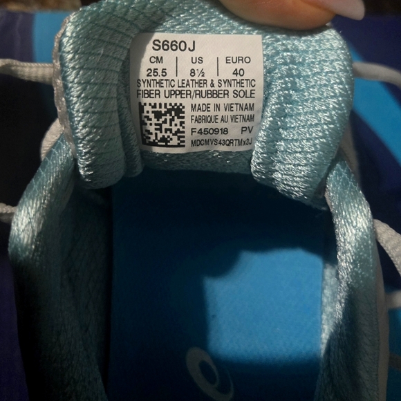Brand new/ Never worn. Asics running shoes - Picture 7 of 7